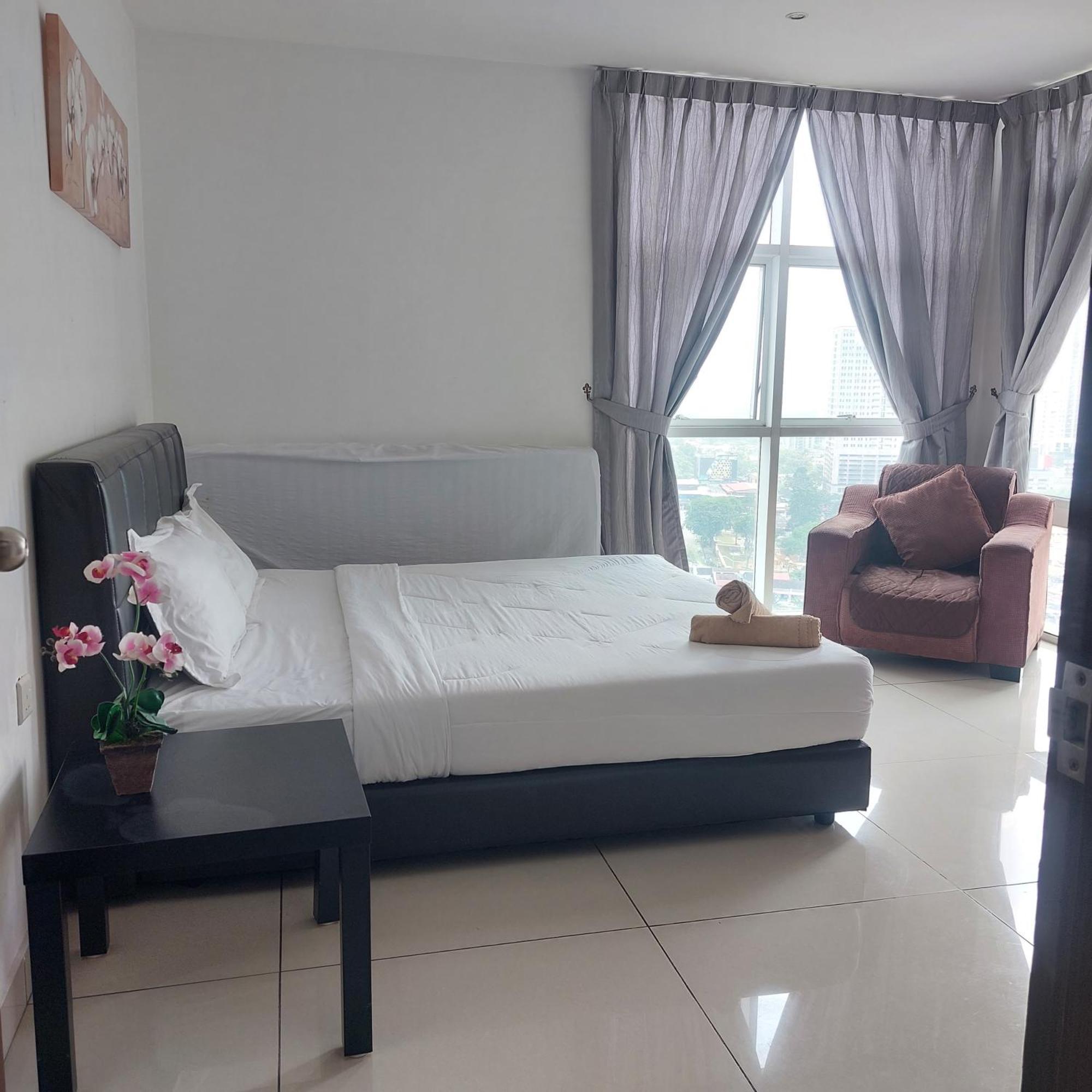Ksl Mall D'esplanade By Summer Apartemen *